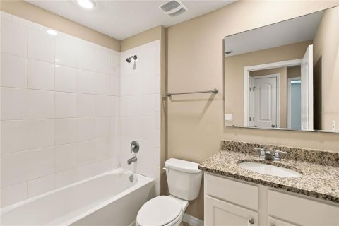 Townhouse in Winter Garden, Florida 3 bedrooms, 151.06 sq.m. № 2402768 - photo 19