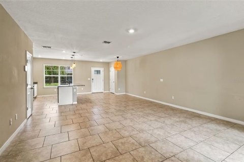 Townhouse in Winter Garden, Florida 3 bedrooms, 151.06 sq.m. № 2402768 - photo 7