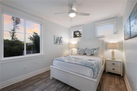 House in Anna Maria, Florida 4 bedrooms, 348.85 sq.m. № 2166377 - photo 20