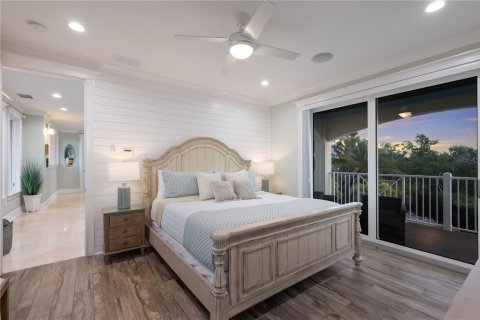 House in Anna Maria, Florida 4 bedrooms, 348.85 sq.m. № 2166377 - photo 12