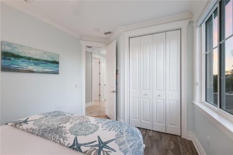 House in Anna Maria, Florida 4 bedrooms, 348.85 sq.m. № 2166377 - photo 21