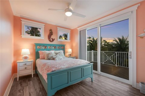 House in Anna Maria, Florida 4 bedrooms, 348.85 sq.m. № 2166377 - photo 29
