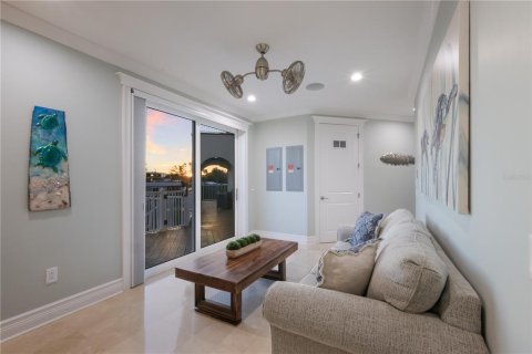 House in Anna Maria, Florida 4 bedrooms, 348.85 sq.m. № 2166377 - photo 26