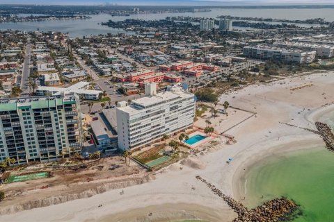Condominio en venta en Saint Pete Beach, Florida, 2 dormitorios, 87.33 m2 № 1521447 - foto 28
