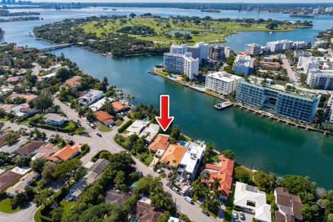 Купить виллу или дом в Серфсайд, Флорида 2 спальни, 208.75м2, № 1971541 - фото 1