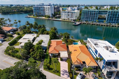 Купить виллу или дом в Серфсайд, Флорида 2 спальни, 208.75м2, № 1971541 - фото 8