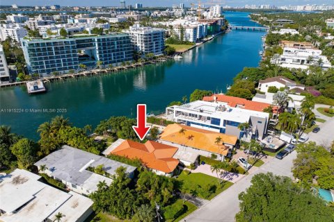 Купить виллу или дом в Серфсайд, Флорида 2 спальни, 208.75м2, № 1971541 - фото 3