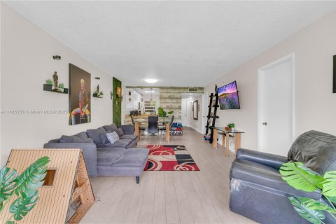 Снять в аренду кондоминиум в Дейви, Флорида 2 спальни, 102.19м2, № 1931657 - фото 9