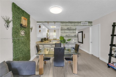 Снять в аренду кондоминиум в Дейви, Флорида 2 спальни, 102.19м2, № 1931657 - фото 12