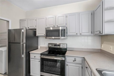 Condo in Maitland, Florida, 2 bedrooms  № 1597550 - photo 11