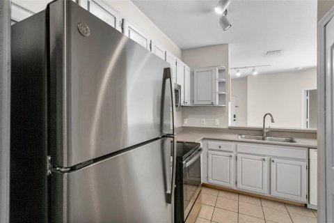 Condo in Maitland, Florida, 2 bedrooms  № 1597550 - photo 13
