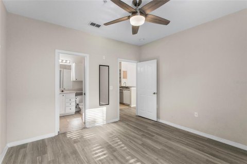 Condo in Maitland, Florida, 2 bedrooms  № 1597550 - photo 23