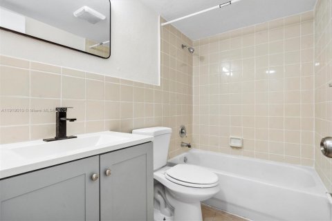 Appartement à louer à Hollywood, Floride: 1 chambre, 60.39 m2 № 1974120 - photo 4