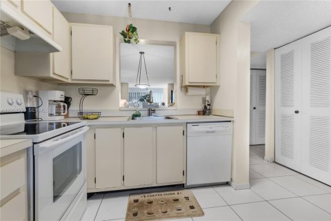 Купить кондоминиум в Лодерхилл, Флорида 2 спальни, 96.62м2, № 2054445 - фото 6