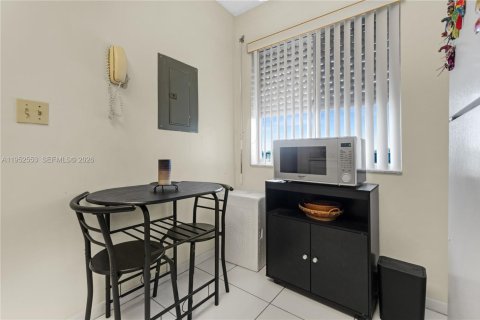 Купить кондоминиум в Лодерхилл, Флорида 2 спальни, 96.62м2, № 2054445 - фото 7