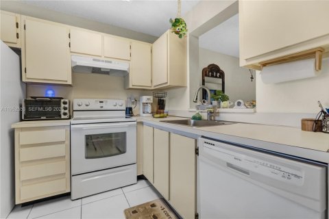 Купить кондоминиум в Лодерхилл, Флорида 2 спальни, 96.62м2, № 2054445 - фото 5