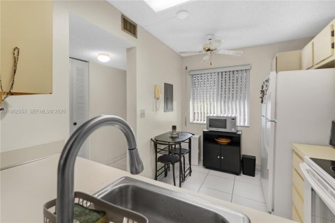 Купить кондоминиум в Лодерхилл, Флорида 2 спальни, 96.62м2, № 2054445 - фото 4