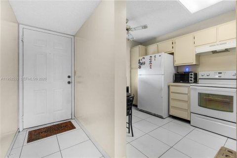 Купить кондоминиум в Лодерхилл, Флорида 2 спальни, 96.62м2, № 2054445 - фото 3