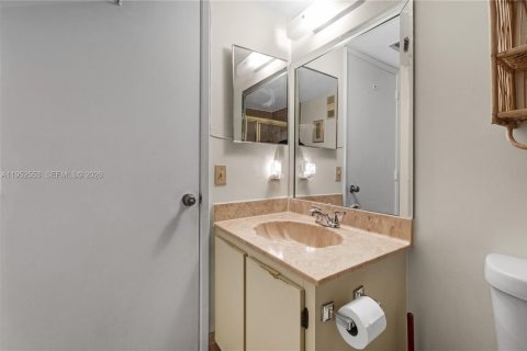 Купить кондоминиум в Лодерхилл, Флорида 2 спальни, 96.62м2, № 2054445 - фото 17