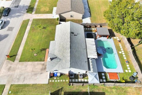Villa ou maison à louer à Kissimmee, Floride: 3 chambres, 118.17 m2 № 2418688 - photo 4
