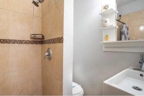 Villa ou maison à louer à Kissimmee, Floride: 3 chambres, 118.17 m2 № 2418688 - photo 16