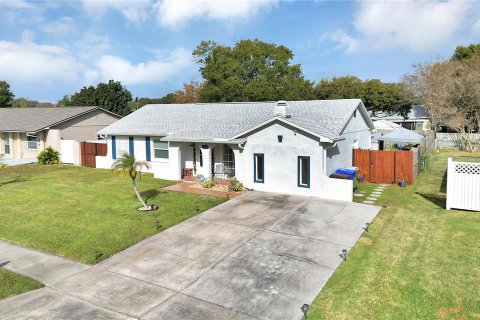 Villa ou maison à louer à Kissimmee, Floride: 3 chambres, 118.17 m2 № 2418688 - photo 2