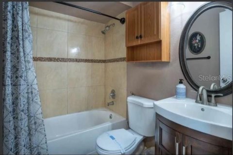 Villa ou maison à louer à Kissimmee, Floride: 3 chambres, 118.17 m2 № 2418688 - photo 14