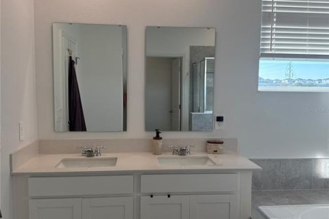 Townhouse in Davenport, Florida 3 bedrooms, 173.17 sq.m. № 2393934 - photo 15