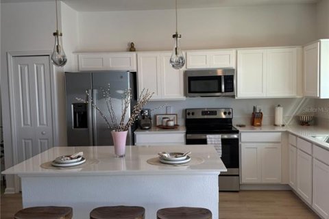 Townhouse in Davenport, Florida 3 bedrooms, 173.17 sq.m. № 2393934 - photo 2