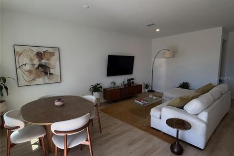 Townhouse in Davenport, Florida 3 bedrooms, 173.17 sq.m. № 2393934 - photo 6