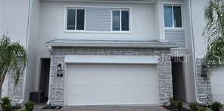 Townhouse in Davenport, Florida 3 bedrooms, 173.17 sq.m. № 2393934
