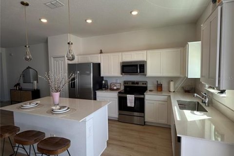 Townhouse in Davenport, Florida 3 bedrooms, 173.17 sq.m. № 2393934 - photo 3