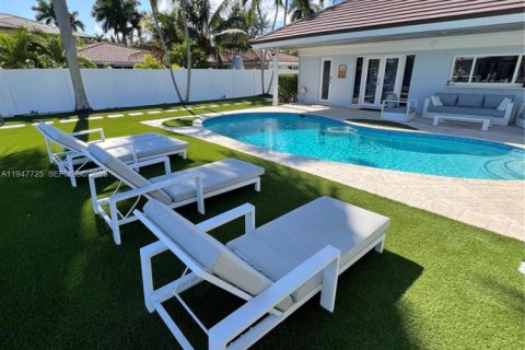 Снять в аренду виллу или дом в Форт-Лодердейл, Флорида 3 спальни, 205.96м2, № 2003869 - фото 11
