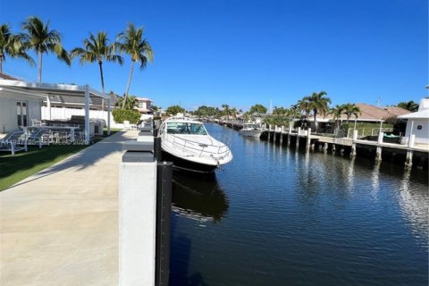 Снять в аренду виллу или дом в Форт-Лодердейл, Флорида 3 спальни, 205.96м2, № 2003869 - фото 18