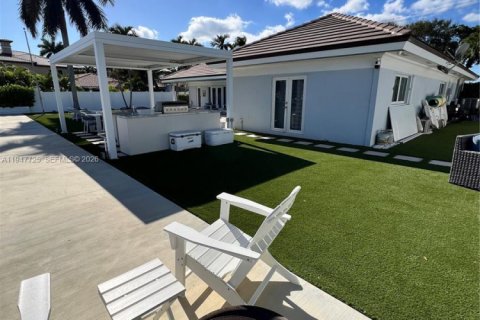 Снять в аренду виллу или дом в Форт-Лодердейл, Флорида 3 спальни, 205.96м2, № 2003869 - фото 7