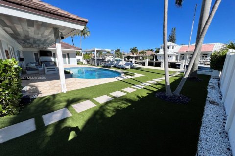 Снять в аренду виллу или дом в Форт-Лодердейл, Флорида 3 спальни, 205.96м2, № 2003869 - фото 3