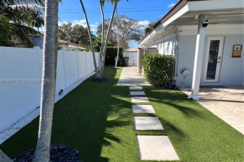 Снять в аренду виллу или дом в Форт-Лодердейл, Флорида 3 спальни, 205.96м2, № 2003869 - фото 21