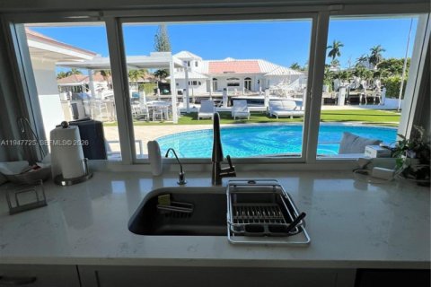 Снять в аренду виллу или дом в Форт-Лодердейл, Флорида 3 спальни, 205.96м2, № 2003869 - фото 29