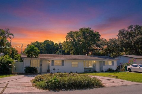 Villa ou maison à louer à Miami, Floride: 3 chambres, 148.09 m2 № 2387832 - photo 1