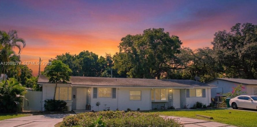 Villa ou maison à Miami, Floride 3 chambres, 148.09 m2 № 2387832