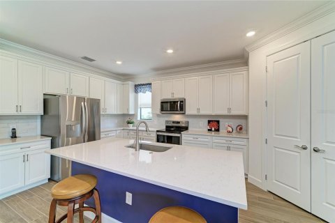 House in Lakewood Ranch, Florida 5 bedrooms, 391.95 sq.m. № 2150692 - photo 17