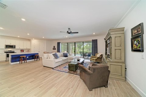 House in Lakewood Ranch, Florida 5 bedrooms, 391.95 sq.m. № 2150692 - photo 10