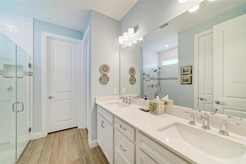 House in Lakewood Ranch, Florida 5 bedrooms, 391.95 sq.m. № 2150692 - photo 27