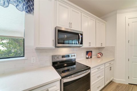 House in Lakewood Ranch, Florida 5 bedrooms, 391.95 sq.m. № 2150692 - photo 20