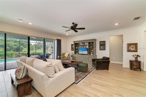 House in Lakewood Ranch, Florida 5 bedrooms, 391.95 sq.m. № 2150692 - photo 11