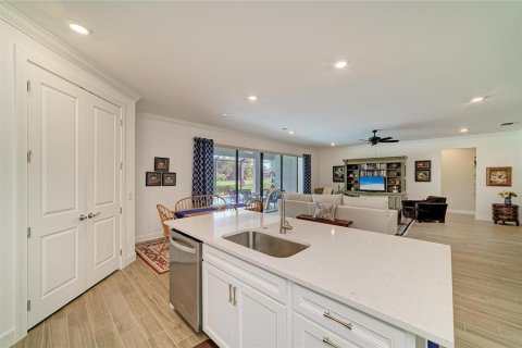 House in Lakewood Ranch, Florida 5 bedrooms, 391.95 sq.m. № 2150692 - photo 21