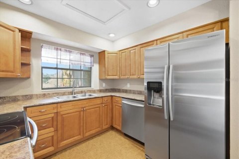Condo in Safety Harbor, Florida, 2 bedrooms  № 2383727 - photo 10