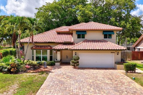 House in Coral Springs, Florida 4 bedrooms, 228.73 sq.m. № 1221257 - photo 1