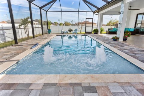 House in Cape Coral, Florida 4 bedrooms, 195.28 sq.m. № 1583837 - photo 27