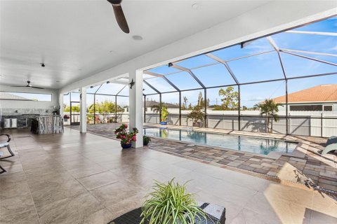 House in Cape Coral, Florida 4 bedrooms, 195.28 sq.m. № 1583837 - photo 25